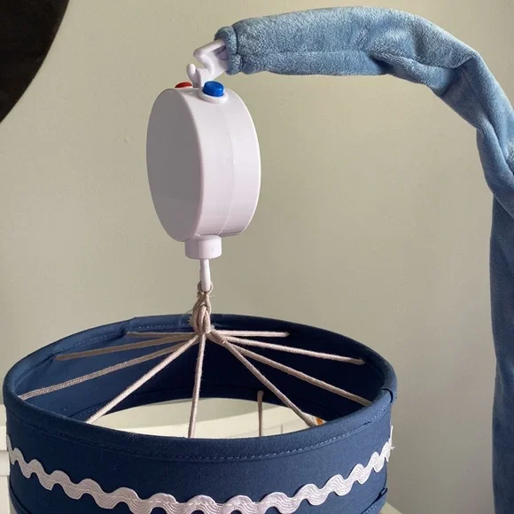 Crib mobile - Picture 2 of 4